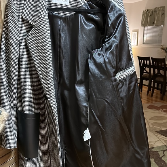 Women Winter Coat - Picture 2 of 4